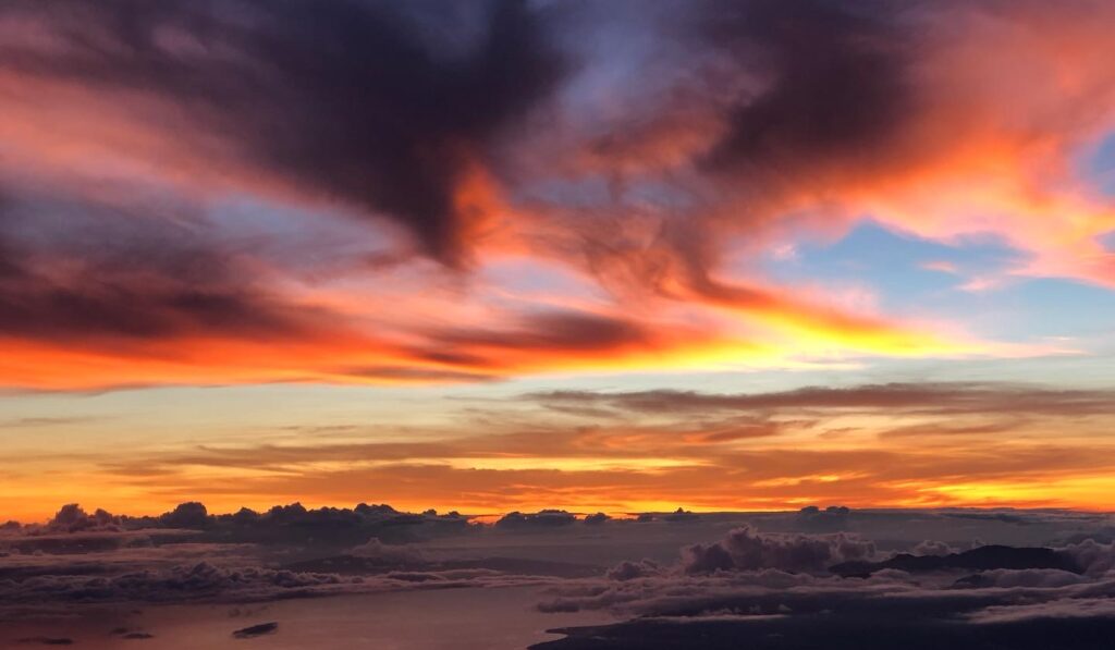 MAUI SUNSETS. MAUI REAL ESTATE REPORT