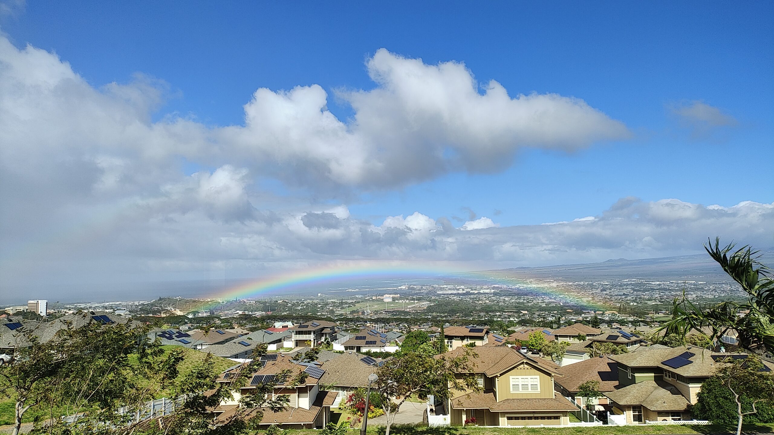 MAUI WAILUKU LUXURY CONDO WITH HUGE OCEAN AND MOUNTAIN VIEWS