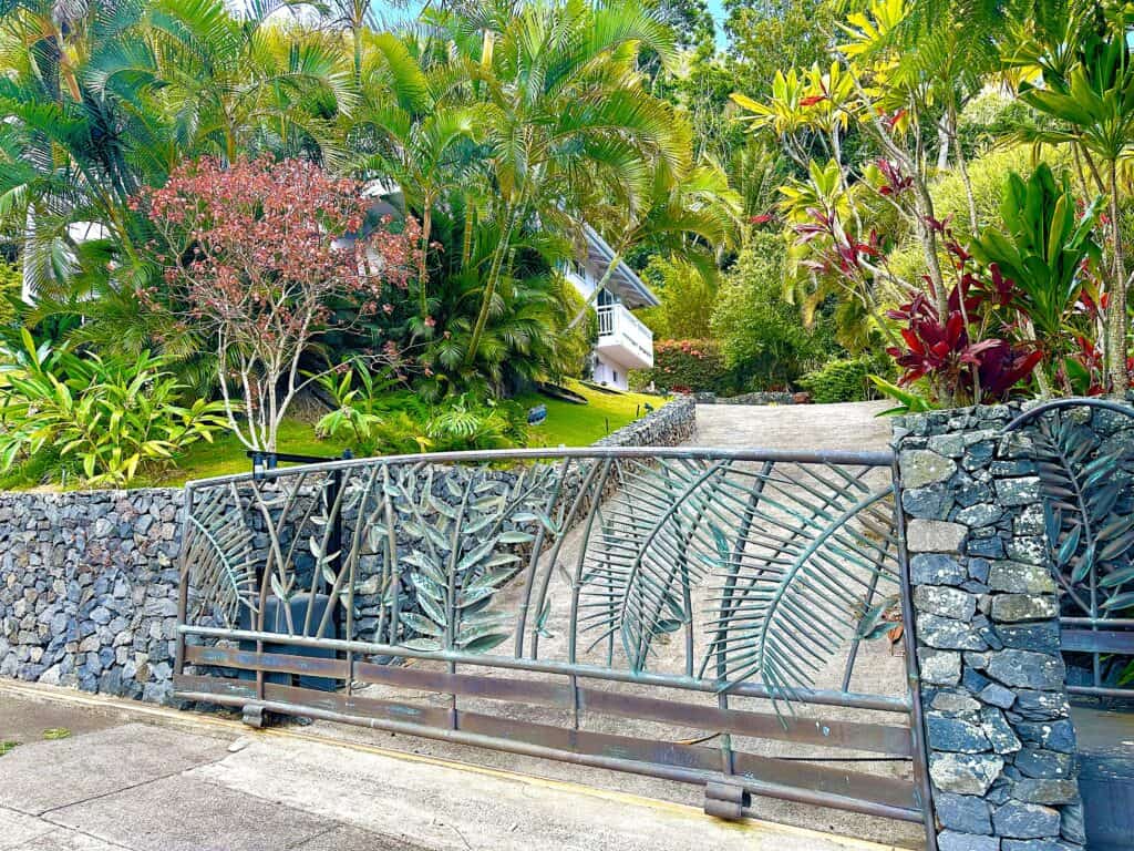 gated entry Wailuku property